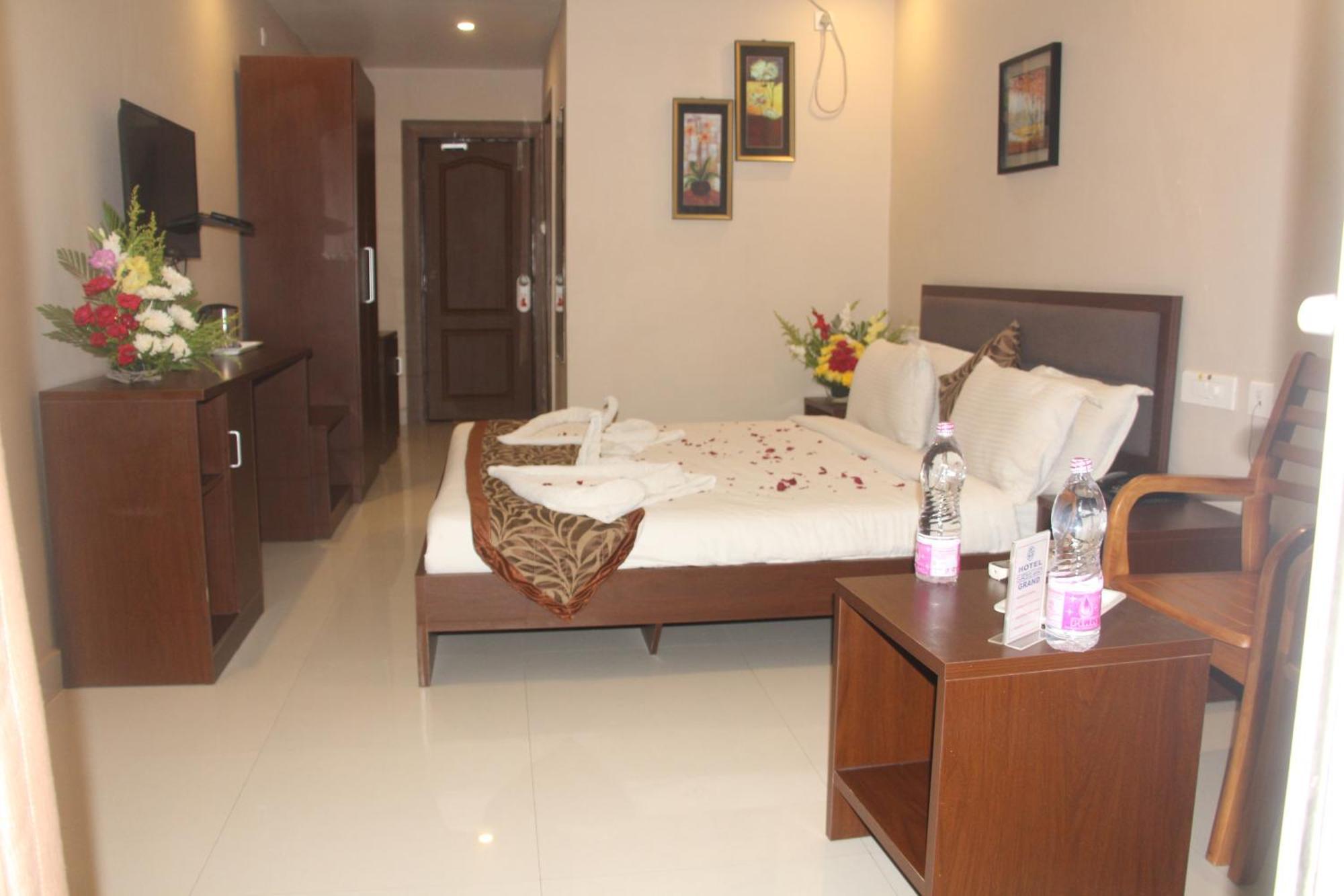 Hotel Shreehari Grand Puri Exterior photo